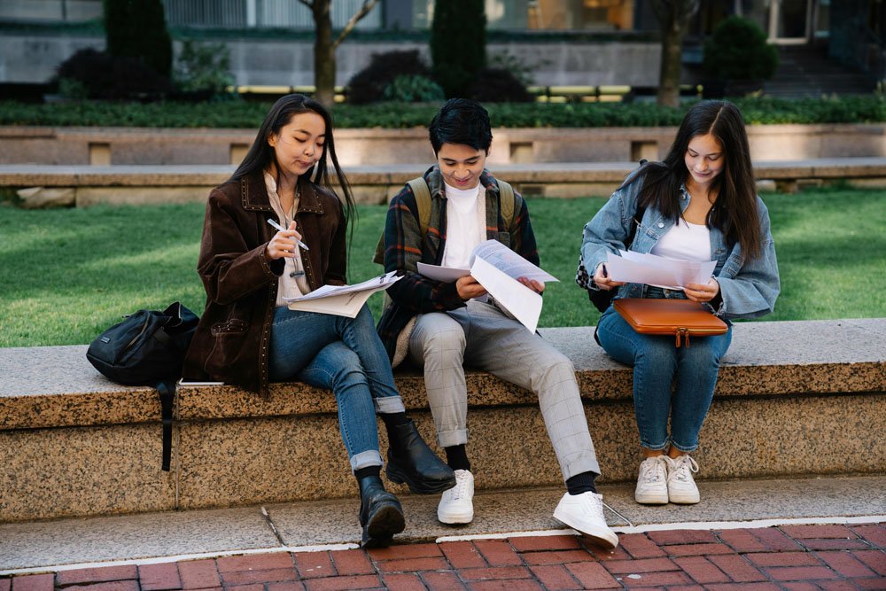 College Career Tips for Social Media Use